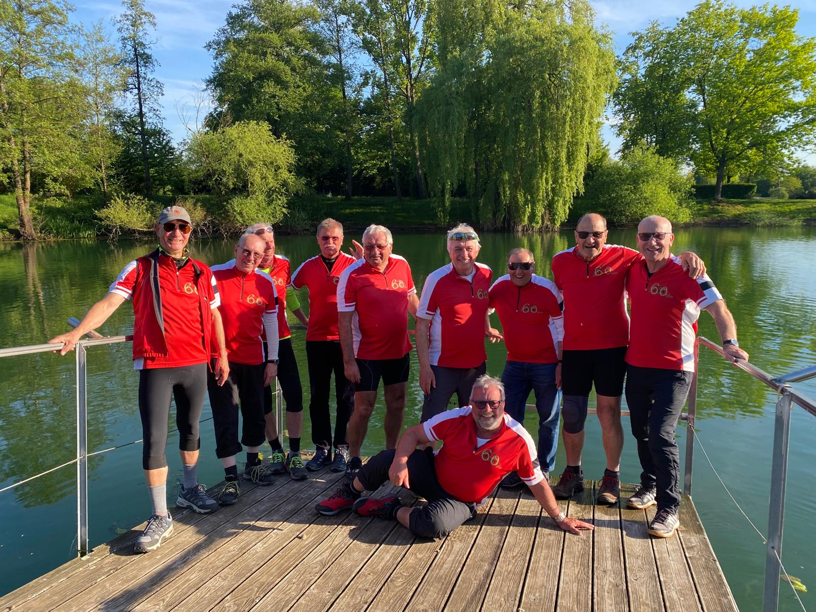 Kontaktiere uns über: